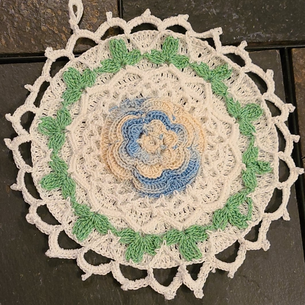 NWOT set of 4 crochet doilies flower double-sided - Picture 6 of 7